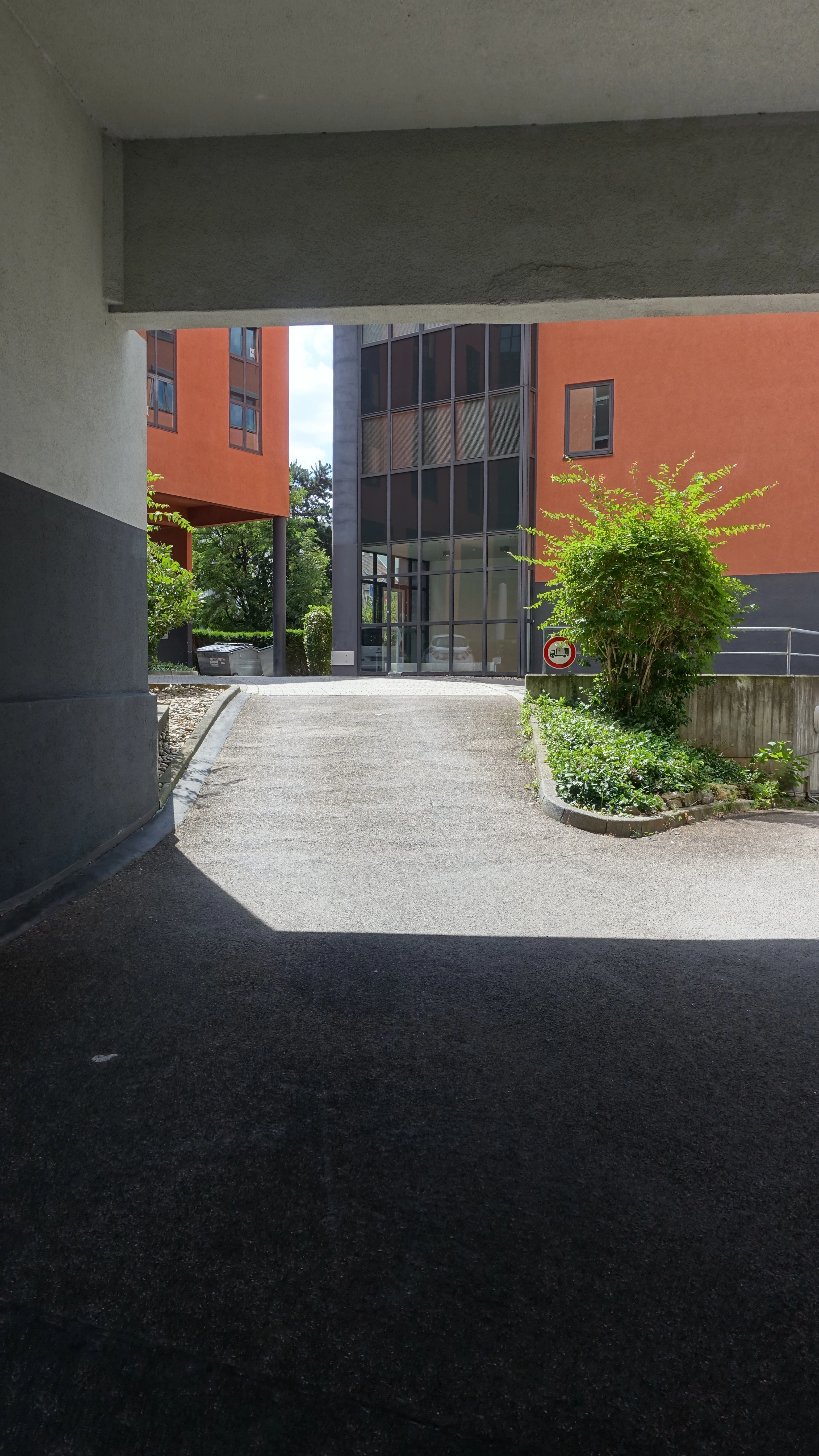 Approach from Leitzstraße – Image 1