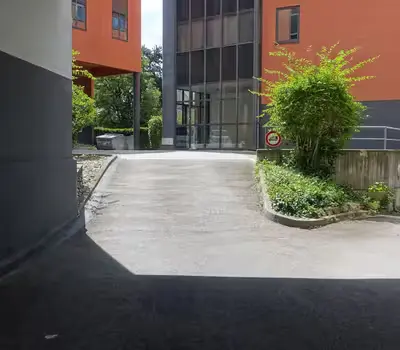 Approach from Leitzstraße – Image 1